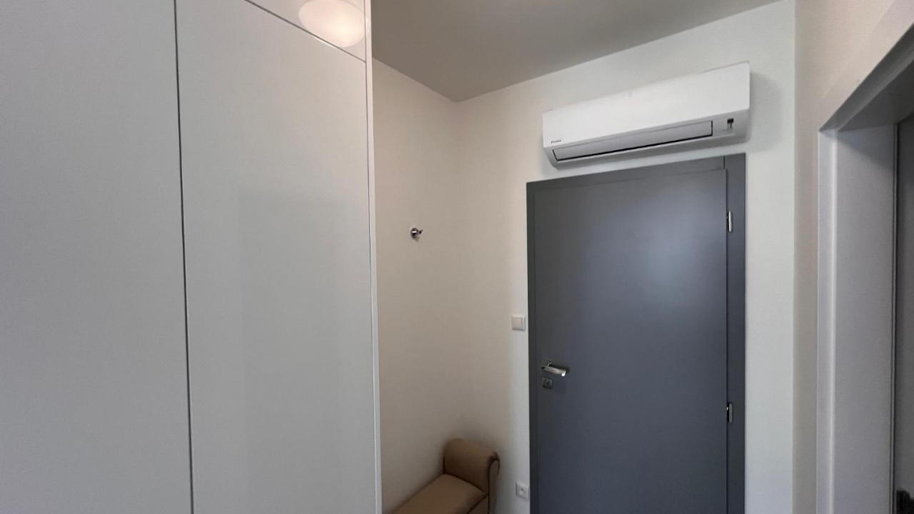 Air Conditioned 1 Room Apartment Vienna Gate, 2 Bratislava Buitenkant foto